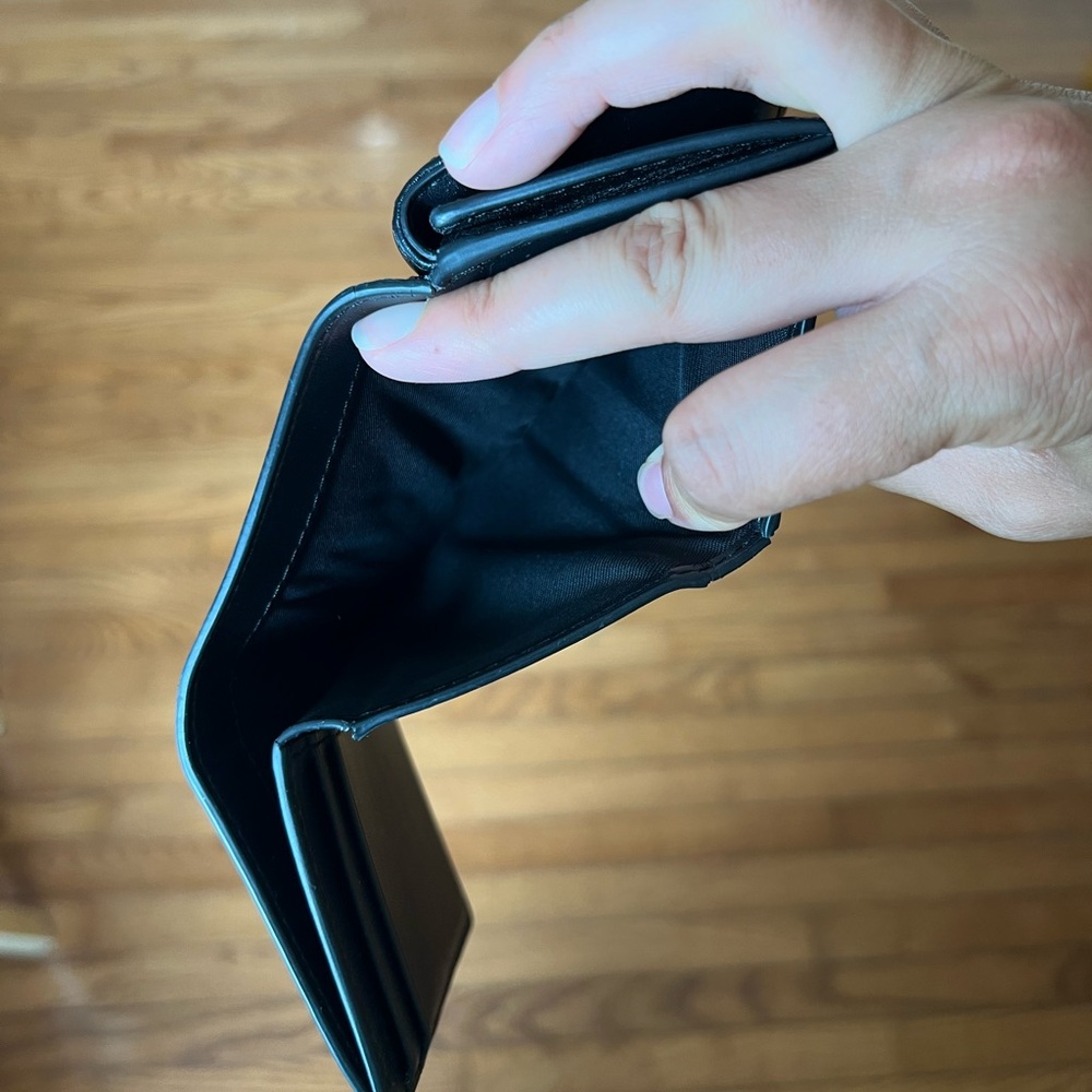 Marc Jacobs Black Quilted Leather Wallet - Picture 8 of 8